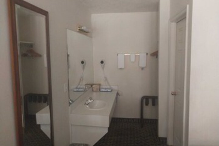 Room 25 of 42