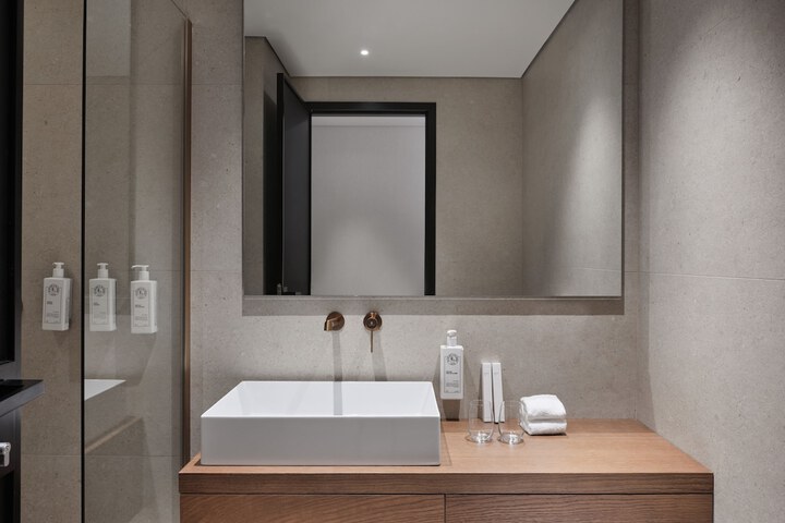 Room 14 of 16