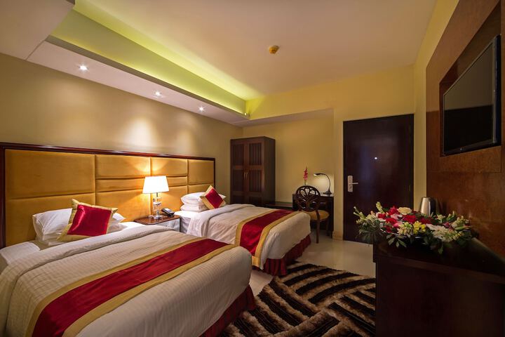 Room 9 of 34
