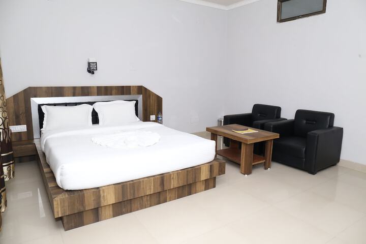 Room 3 of 6