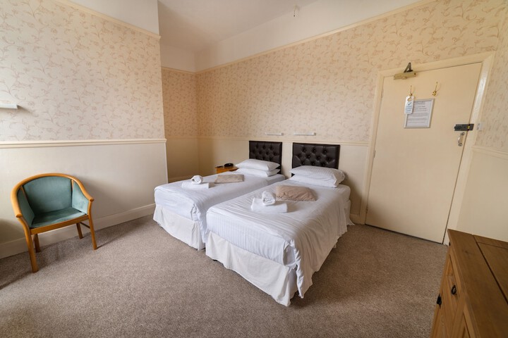 Room 9 of 35