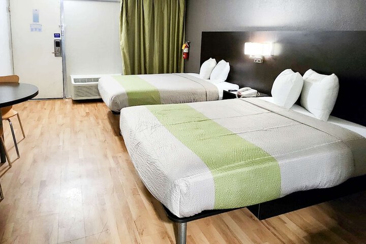 2 Double Beds Refrigerator, Microwave (5 of 6)