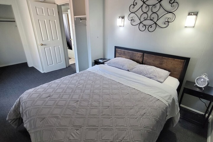 Room 4 of 66