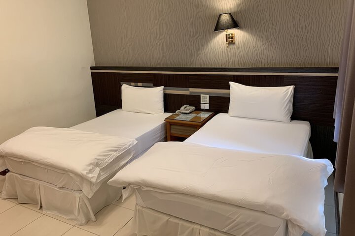 Room 10 of 14