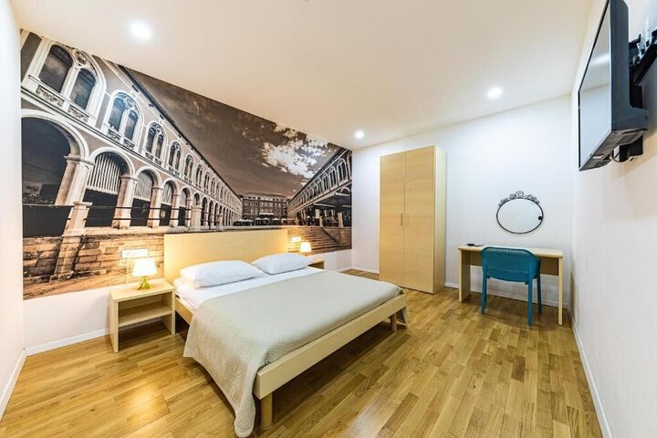Room 6 of 11