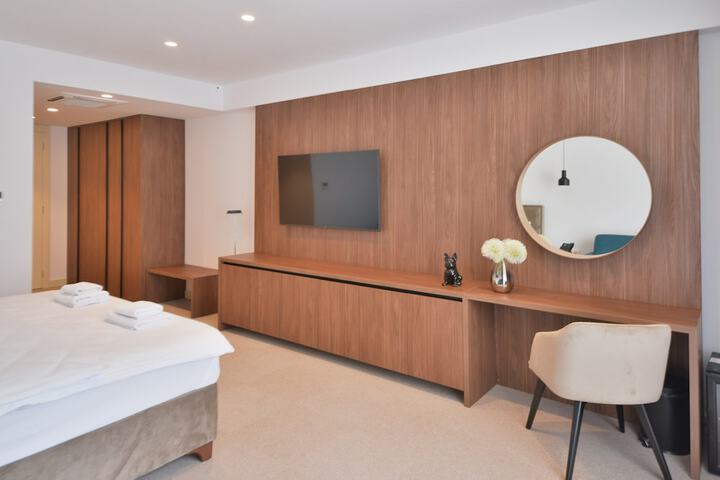 Room 9 of 35