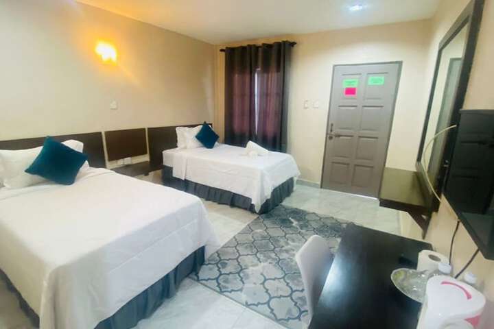 Room 13 of 22