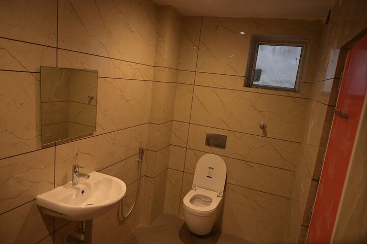 Room 42 of 62