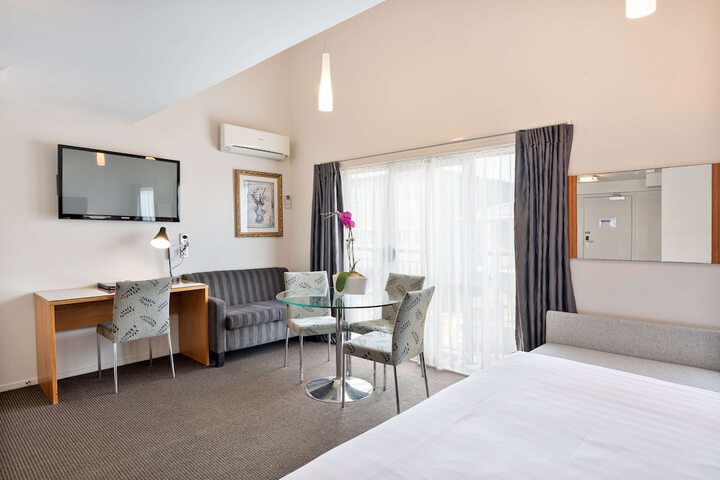 Room 28 of 117