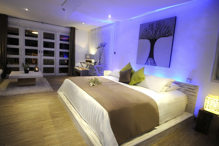 Room 13 of 120