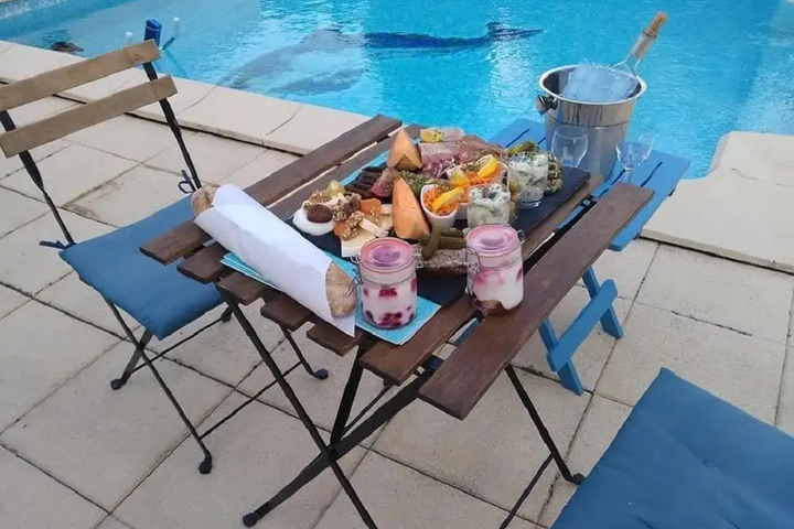Pool 10 of 17