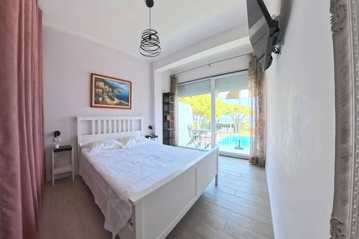 Room 8 of 65