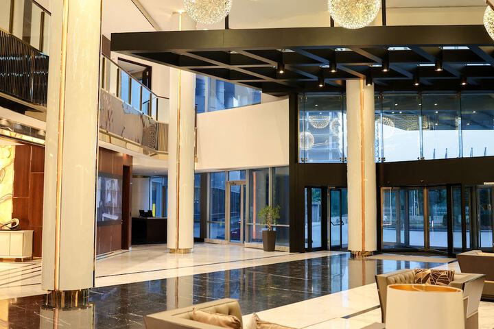 Entrance & Lobby