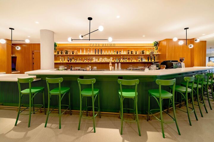 Lounge 126 of 162