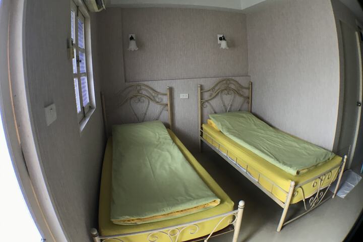 Room 13 of 71
