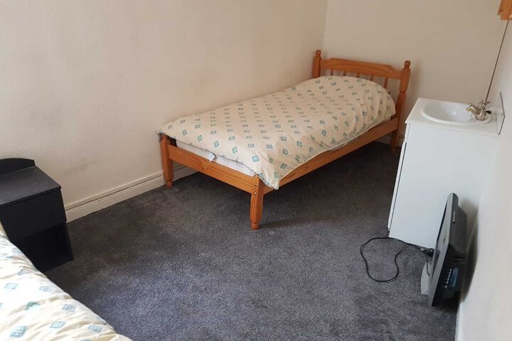Room 4 of 28