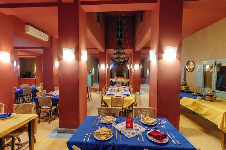 Dining 12 of 17