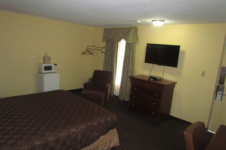 Standard | King Bed (4 of 13)