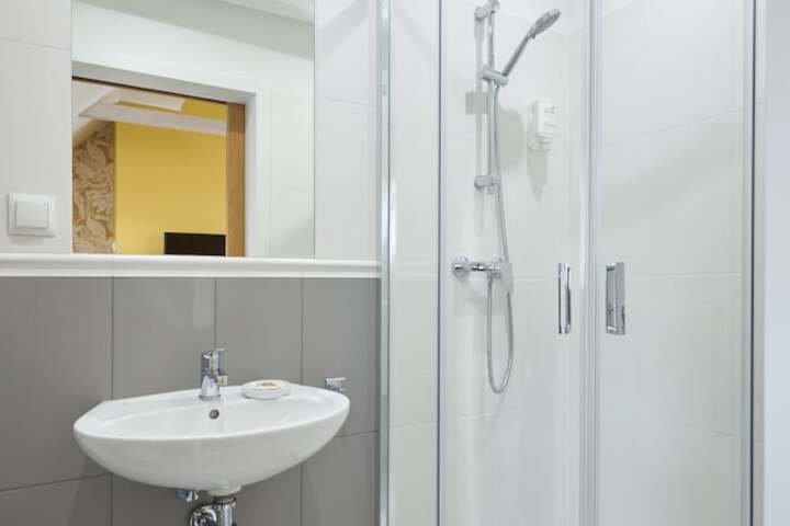 Room 70 of 73