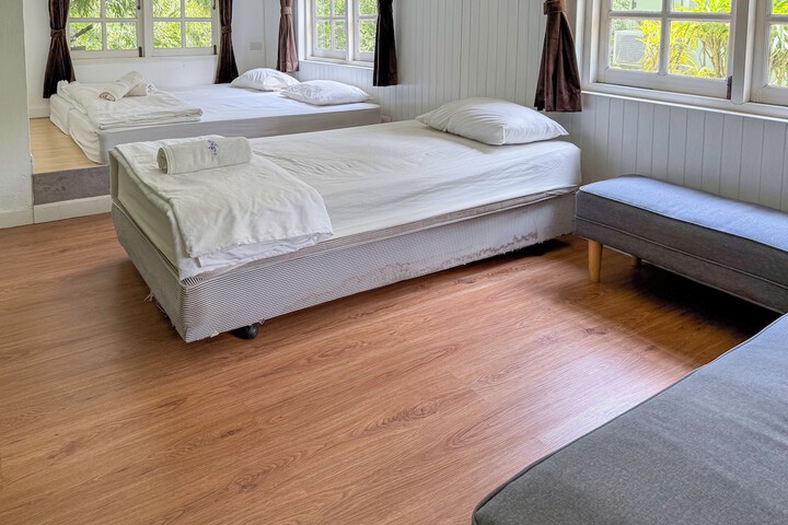 Room 2 of 74