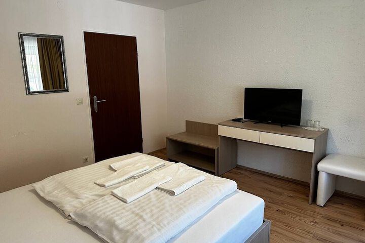 Room 7 of 30