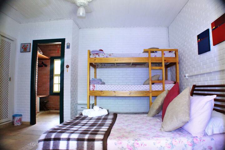 Room 14 of 82