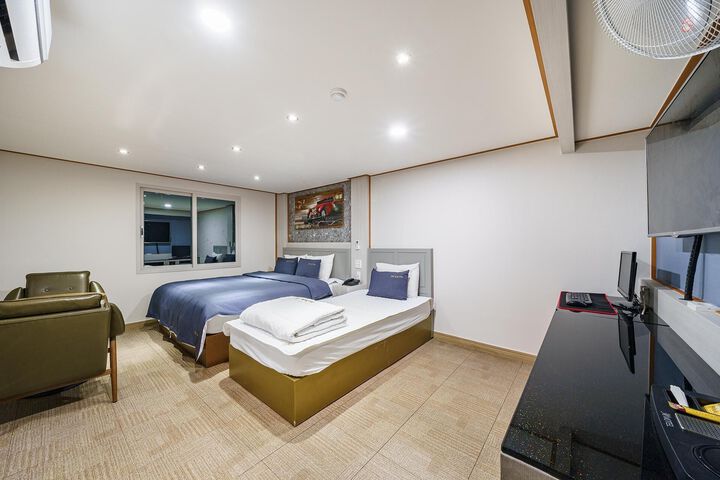 Room 14 of 14
