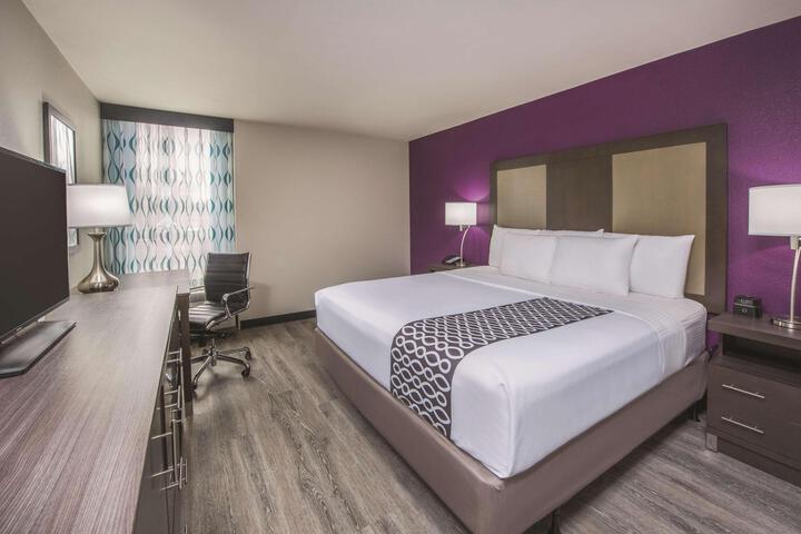 1 King Bed (6 of 13)