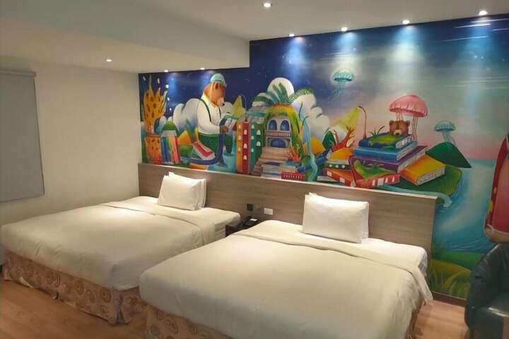 Room 53 of 96