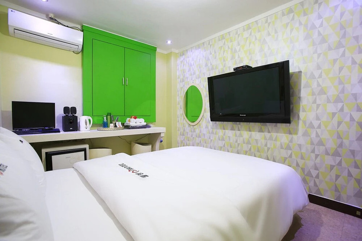Room 2 of 14