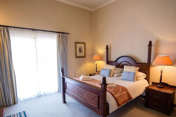 Room 4 of 12