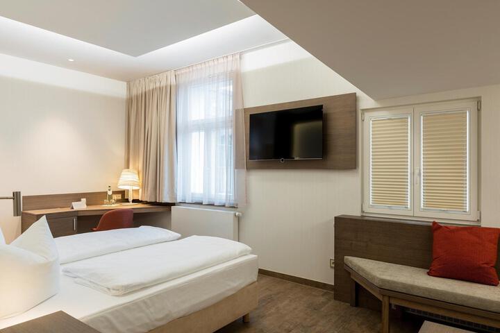 Room 48 of 62