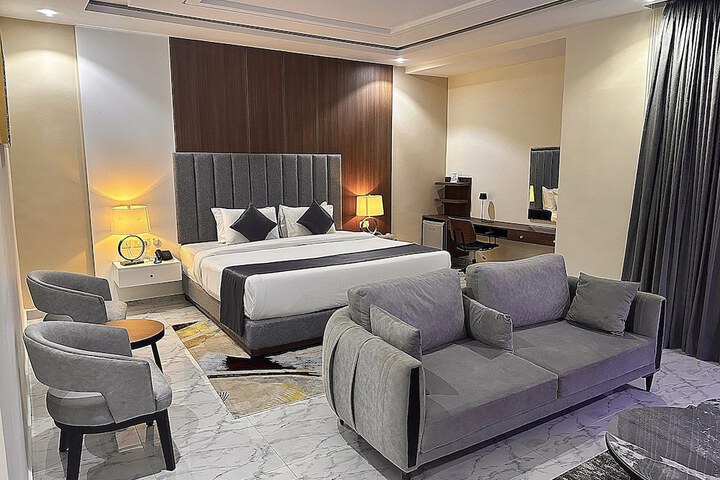 Room 6 of 42
