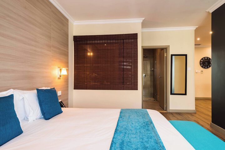 Room 30 of 144