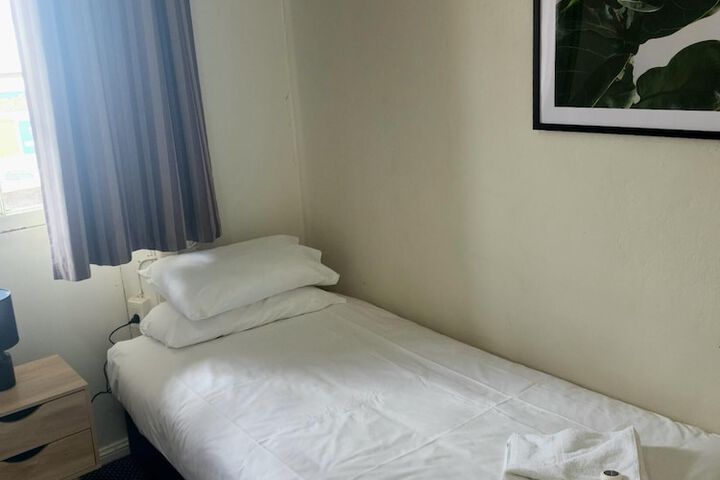 Room 8 of 28
