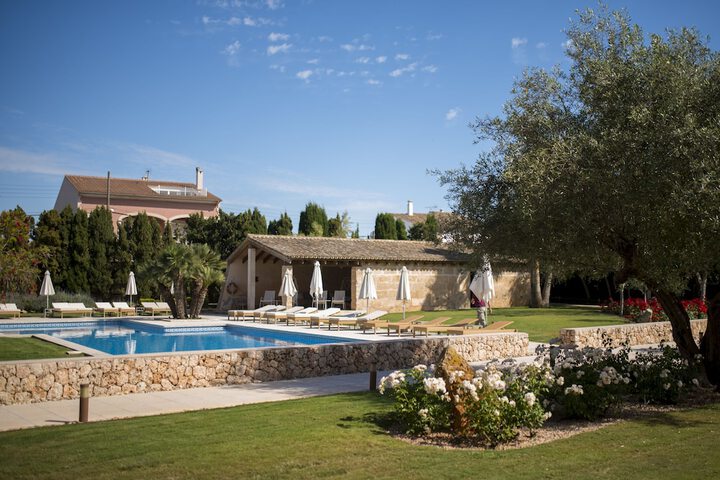 Hotel with Pool