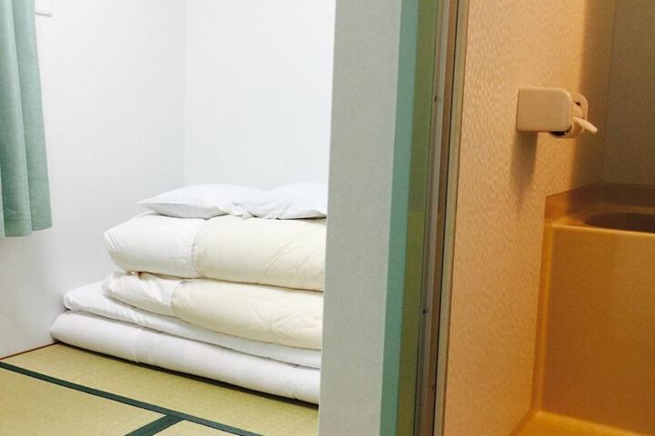 Room 8 of 28