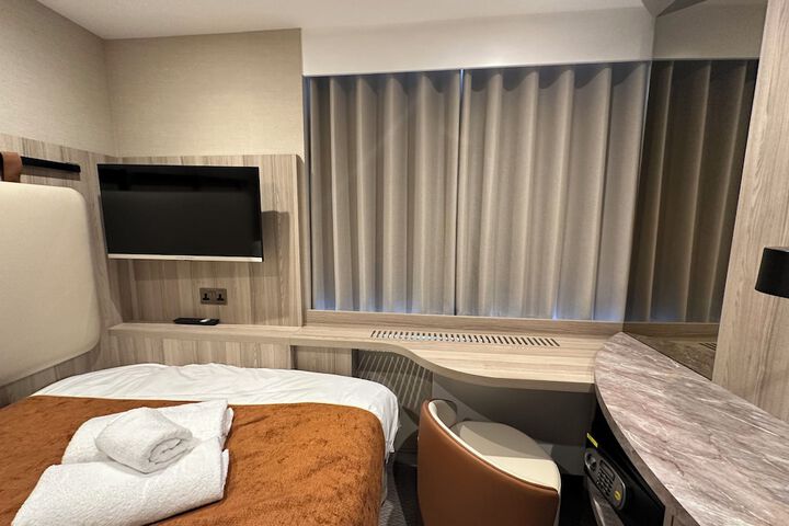 Room 9 of 26