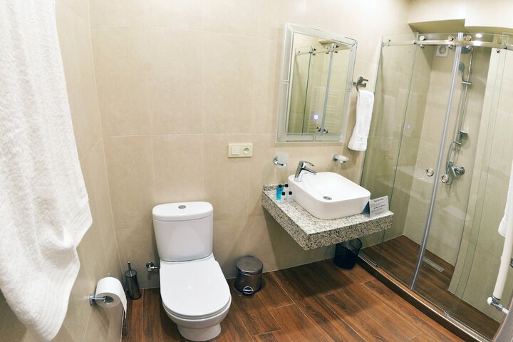 Room 9 of 14
