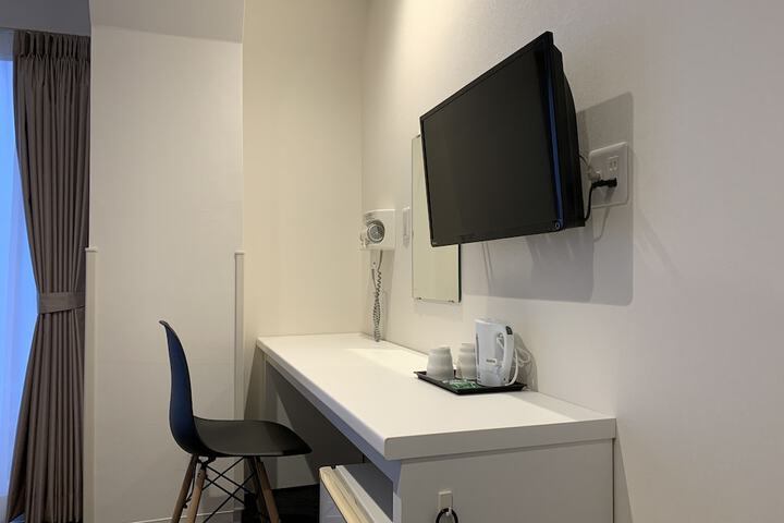 Room 9 of 27