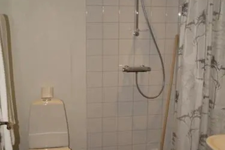 Room 8 of 16