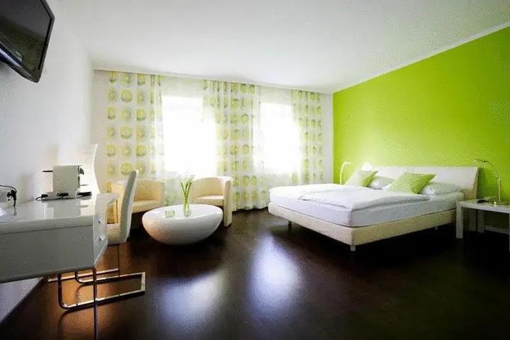 Room 7 of 24