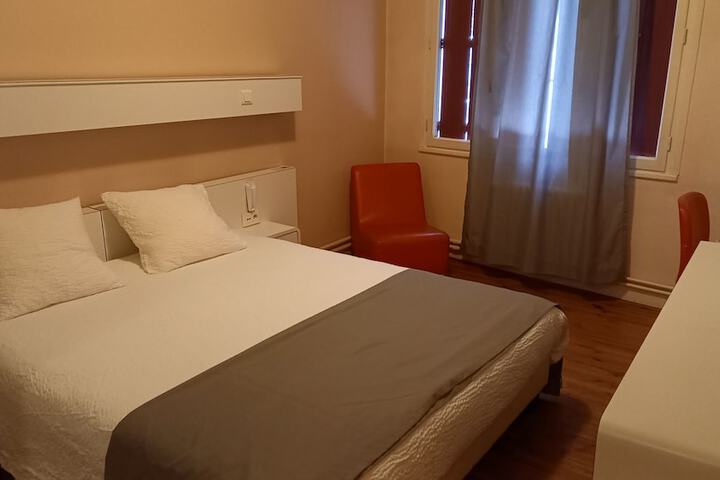 Room 8 of 43