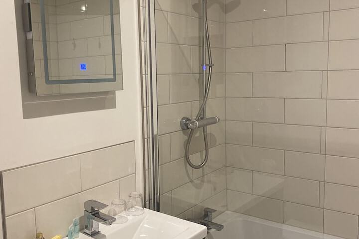 Room 53 of 100