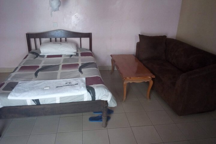 Room 14 of 33