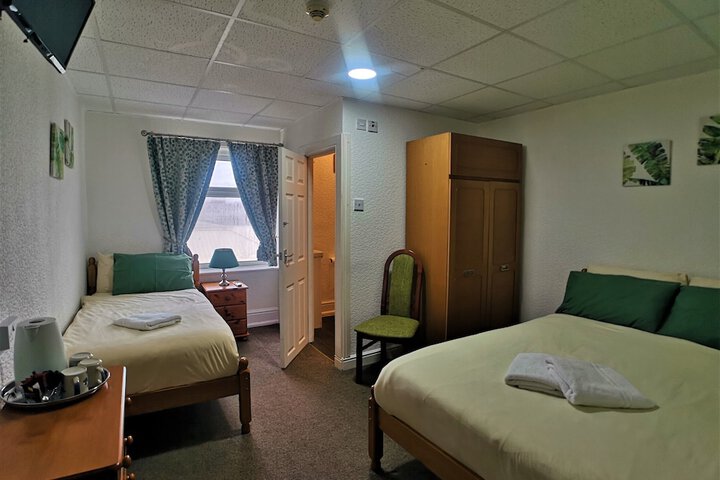 Room 19 of 102