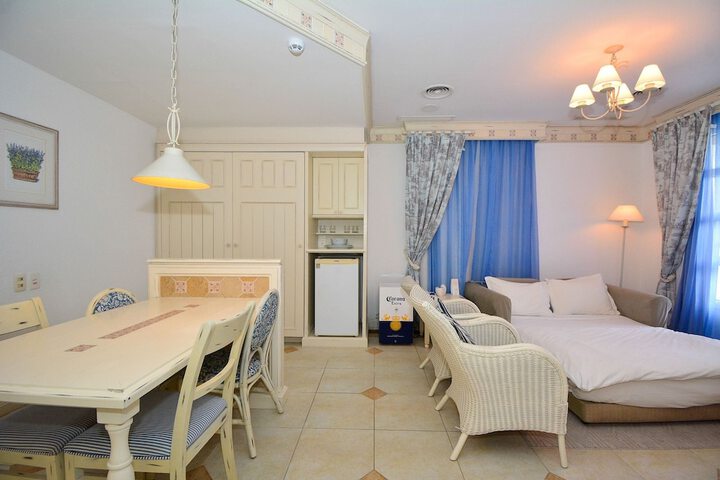 Room 4 of 66