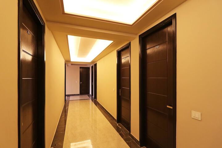 Ballroom/Hall 31 of 35