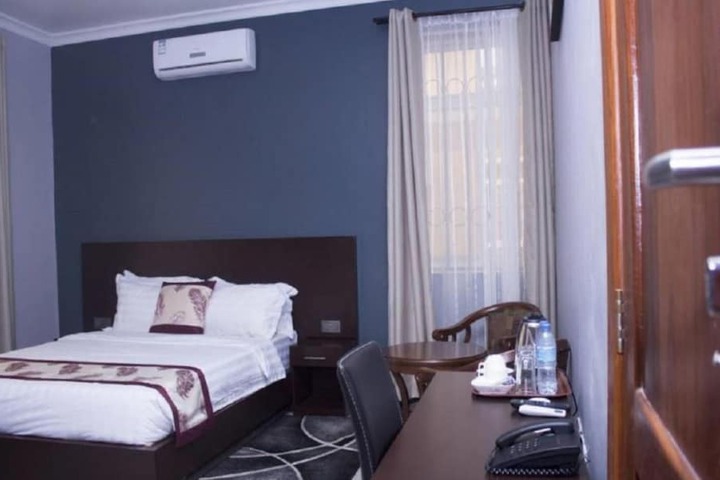 Room 4 of 15
