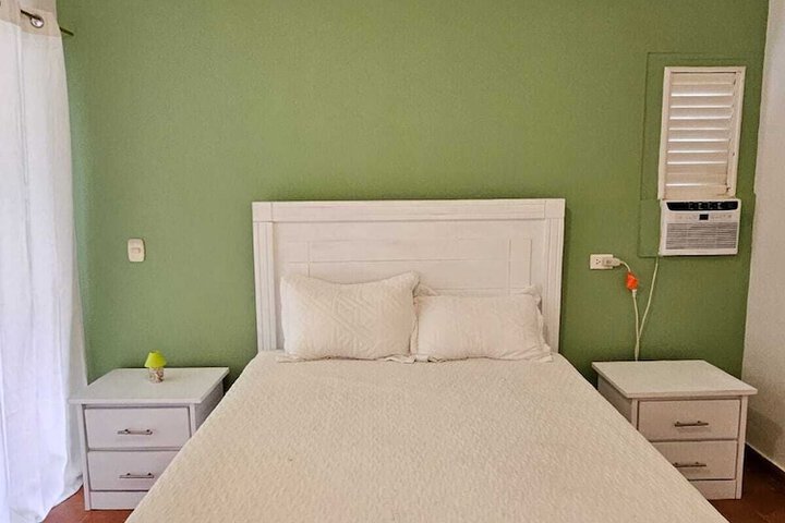 Room 10 of 14